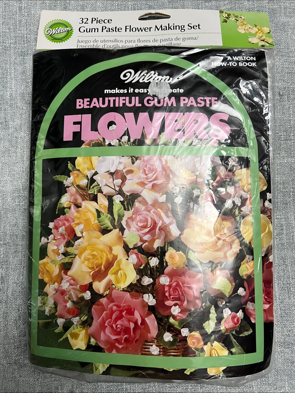 Wilton 32 piece Gum Paste Flower Making Kit
